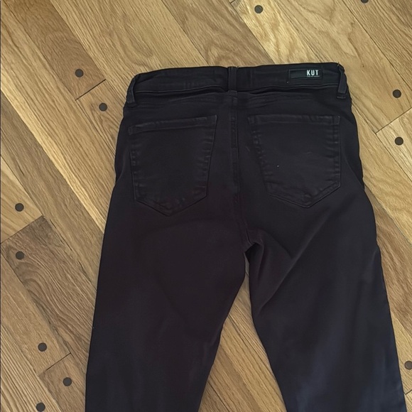 Kut from the Kloth Women's 2 Amy Crop Straight Leg Black Pants - Picture 5 of 6